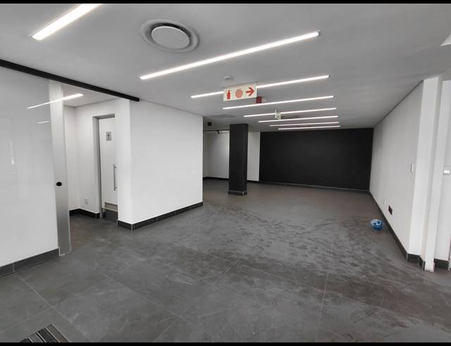 2,590M² OFFICE TO LET IN BRYANSTON